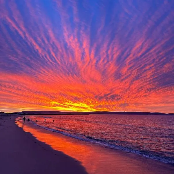 Beach House on the West Coast，位于韦尔德里夫的酒店