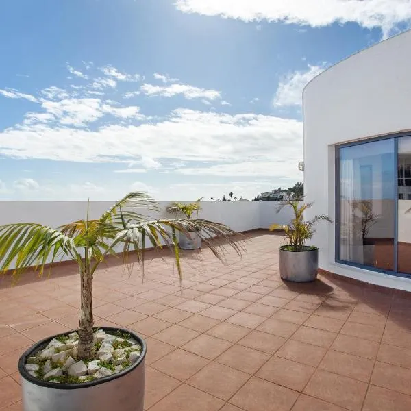 Apartamento Lolita com Terraço, hotel en Caniço