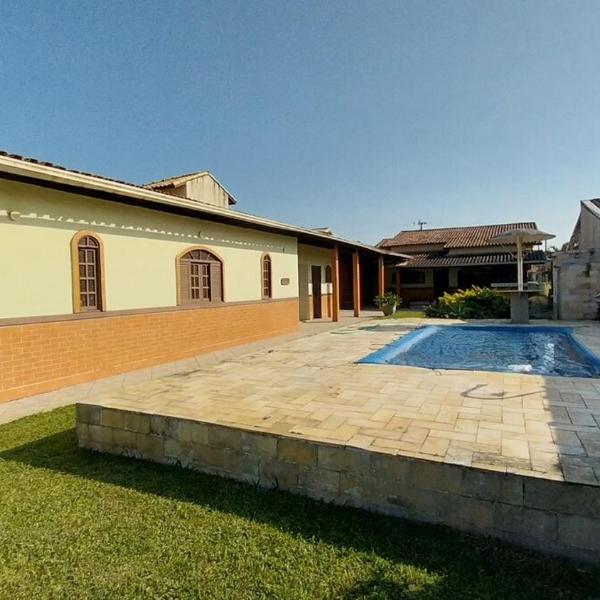 Casa ORLA 500 três quadras da praia