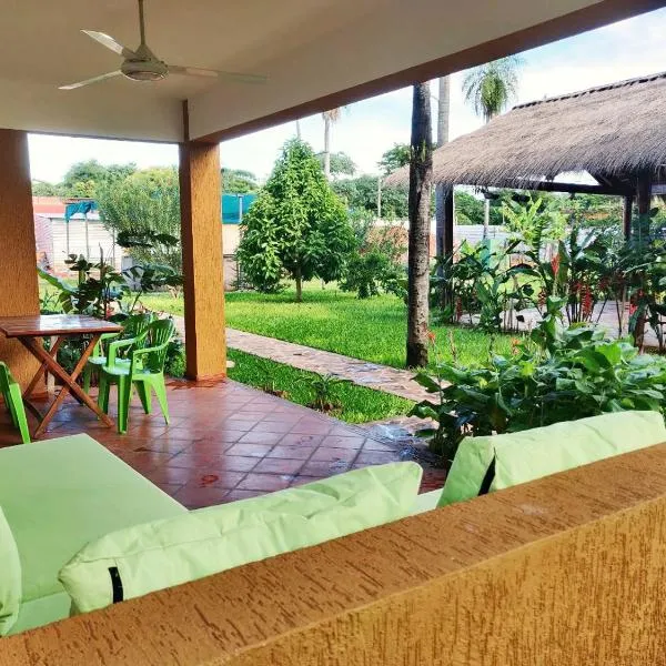 Abenteuer für die ganze Familie - Großzügiges Haus im ZenGarden Paraguay, hotel in Nemby