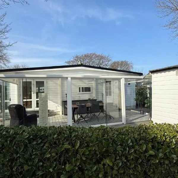 Chalet am Rhederlaag, hotel v destinaci Lathum
