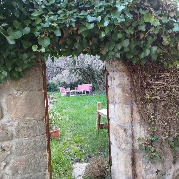 Mas des Carlines, מלון בLes Plans