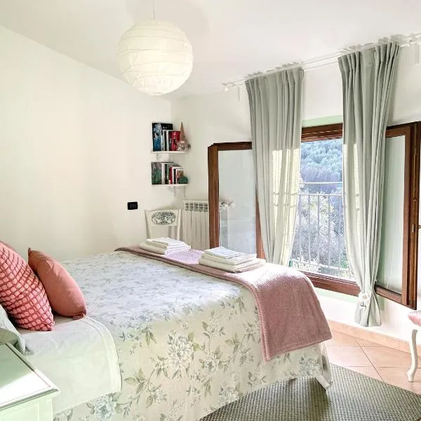 ULIVI - Comodità e tranquillità con Patio e Parcheggio, hotel di Imperia
