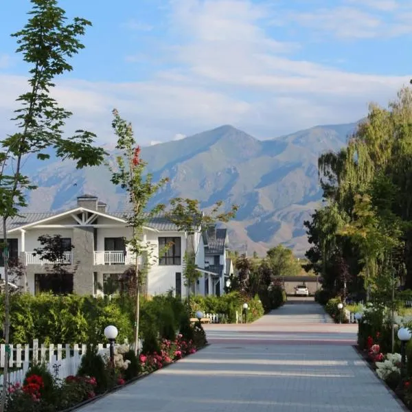 Harmony Lake House, hotel in Chon-Sary-Oy