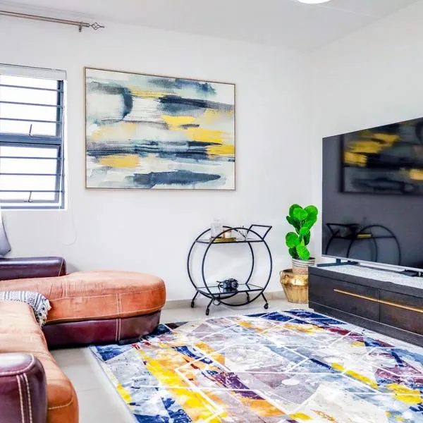 Luxury Family Home in Jackal Creek Golf Estate with Backup Power, hotel in Roodepoort