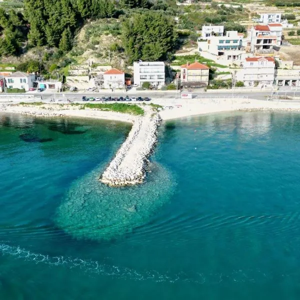 Apartments Lux Mare spectacular sea view, only a 10 meters from the beach, hotel a Podstrana