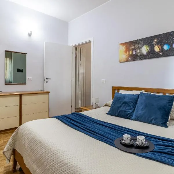 Elegante bilocale AC, WiFi ,5 min Policlinico, 25 min Duomo Milano, hotel in San Donato Milanese