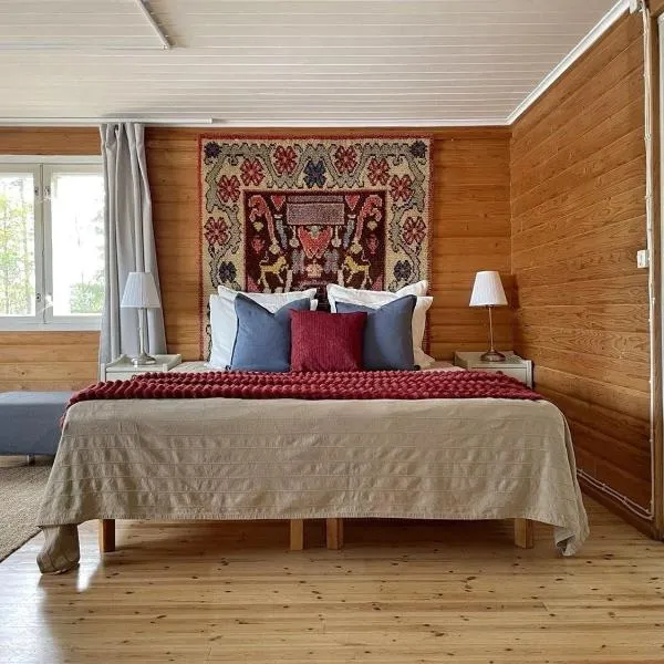 House in Beautiful Nature by the Sea Bay with Sauna & BBQ, hôtel à Salpar