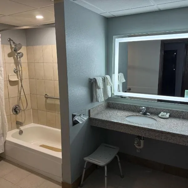 AmericInn by Wyndham Woodstock IL, отель в городе Woodstock