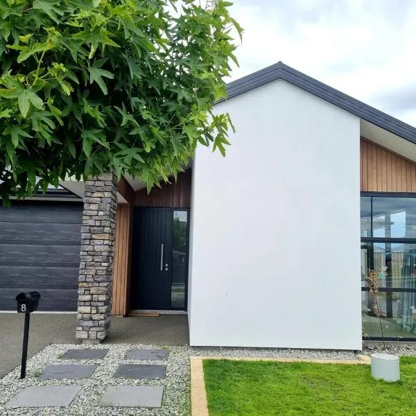 Modern house close to lake,golf club and beach, hotel v destinaci Woodend