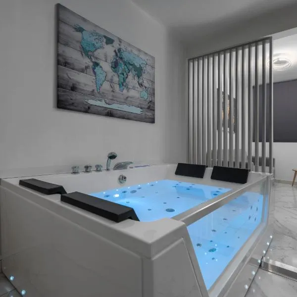 PREMIUM JACUZZI SUITE at the City center, by Aqua Platinum, hotel in Thessaloniki