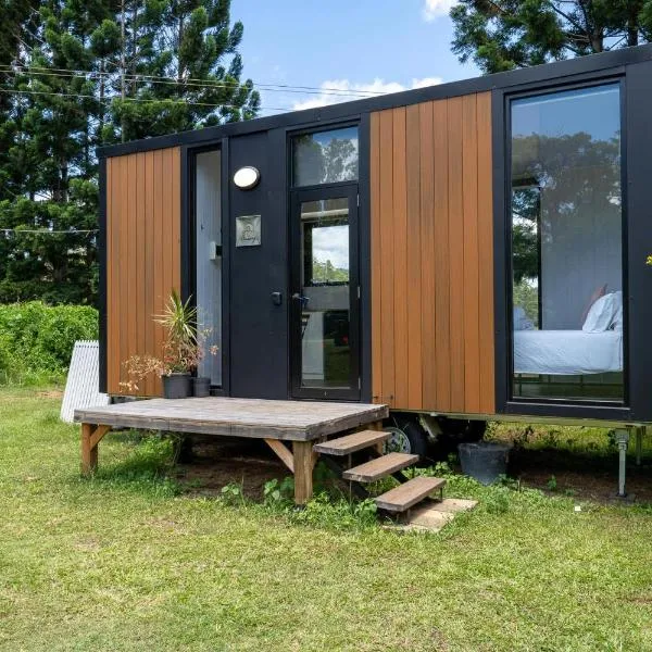 Tiny Sublime by Tiny Away, hotel in Goomboorian