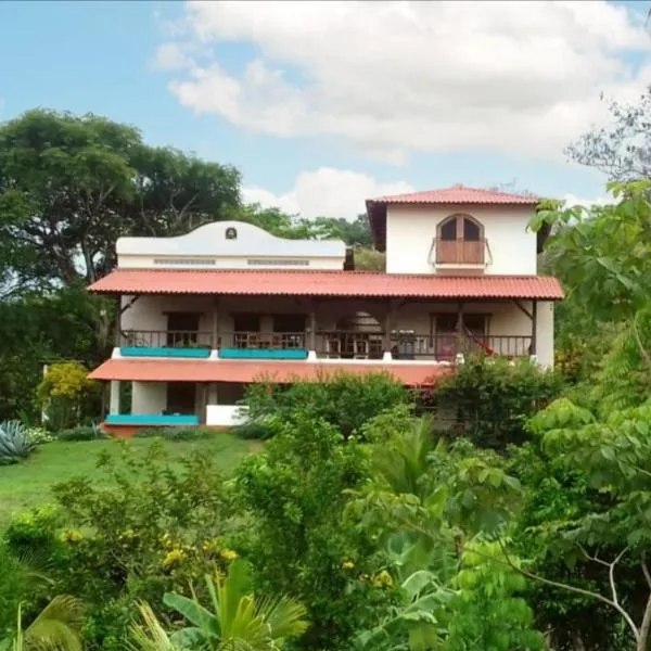 CasaBravaVentura Jungle Ecofarm, hotel in Santa Catalina