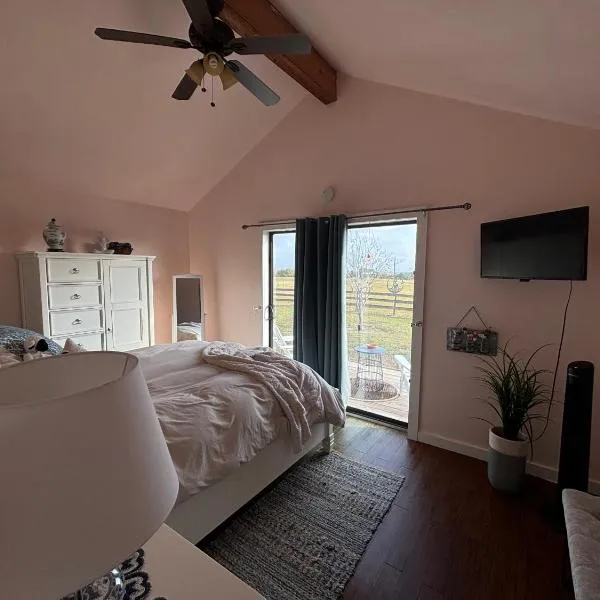Skull Creek Ranch Cottage, hotel v destinaci Round Top