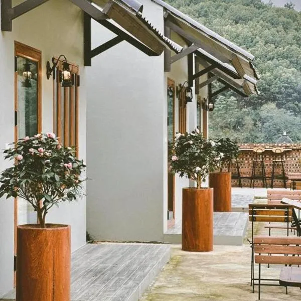 Phủ Đá Quý Homestay, hotel di Yên Bình