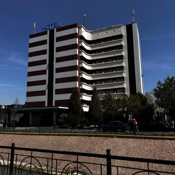 Ziyorat Luxury Hotel, отель в Фергане