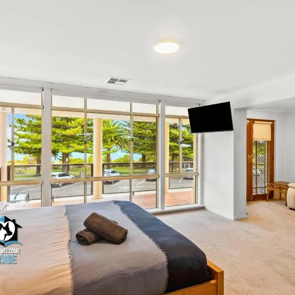 Luxury Ocean Front 3BR Home in Central Victor, hotel in Victor Harbor