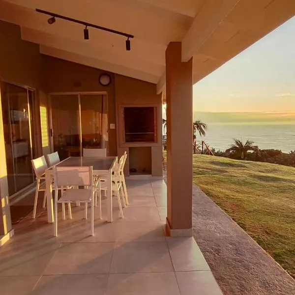 4 Chaka's Rocks Chalets - The Beach Cottage, hotel en Ballito
