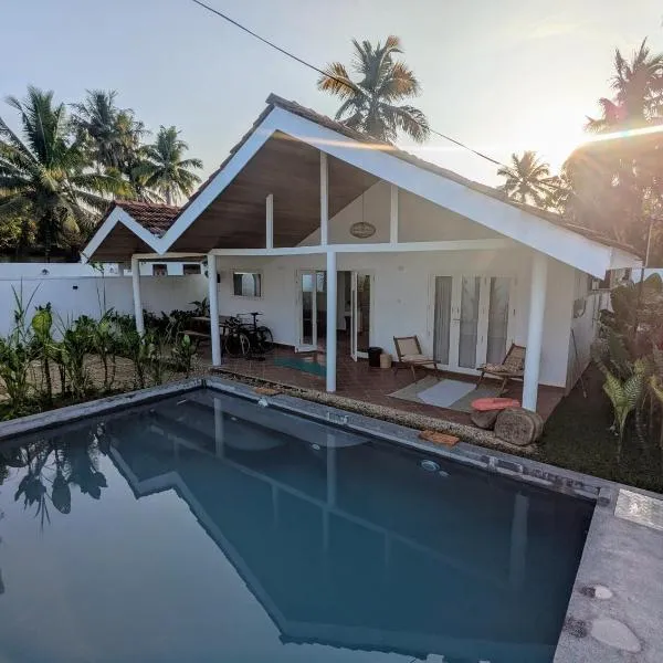 3 Bed Private Villa With Pool, 250m To The Beach, hotel in Ahangama