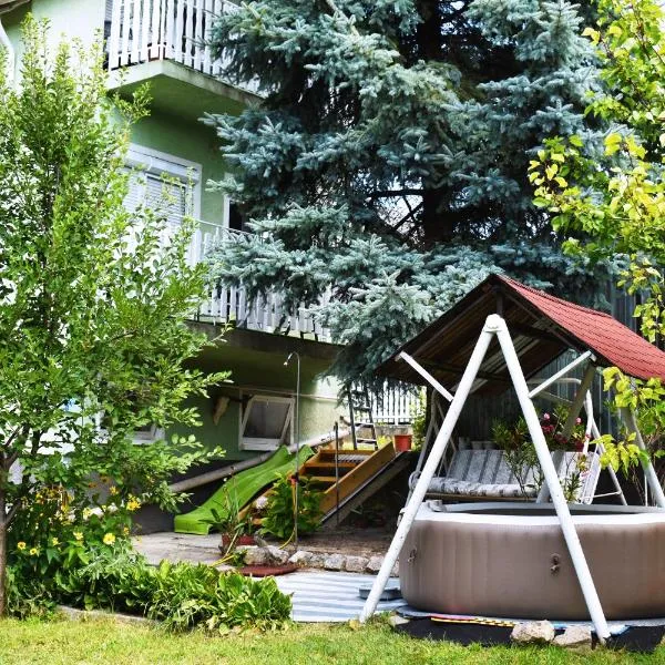 Kuczkó Apartman, hotel v destinaci Balatonalmádi