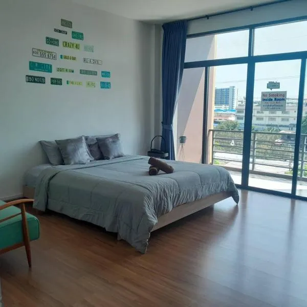 SLEEPY-Homey Don Mueang Airport Hostel, hotel in Bangkok