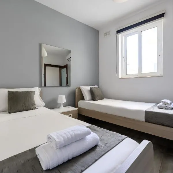 F9 Room 2, Private Room two single beds shared bathroom in shared Flat, hotell sihtkohas Msida