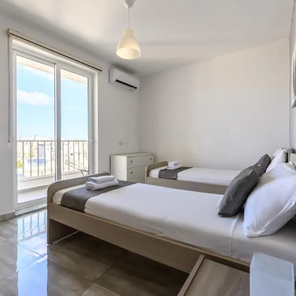 F9 Room 3, Private Room two single beds with shared bathroom in shared Flat, hotel in Msida