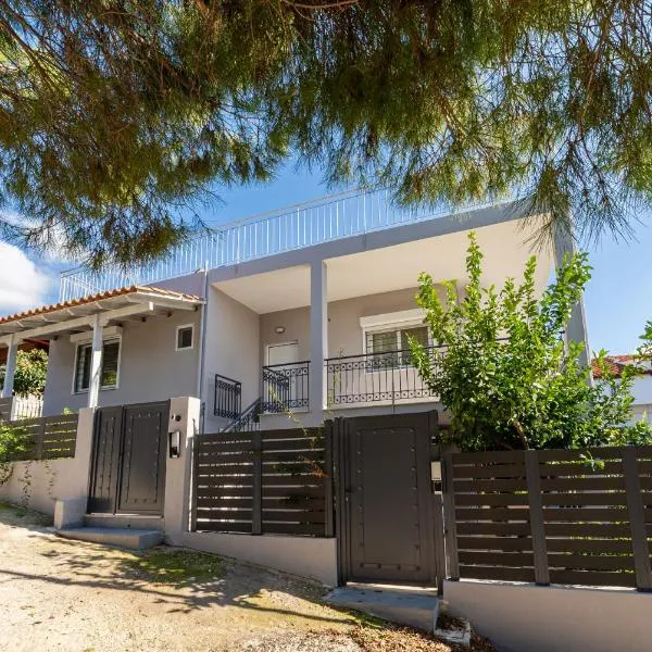 Chris Guesthouses, hotel u gradu Anavisos