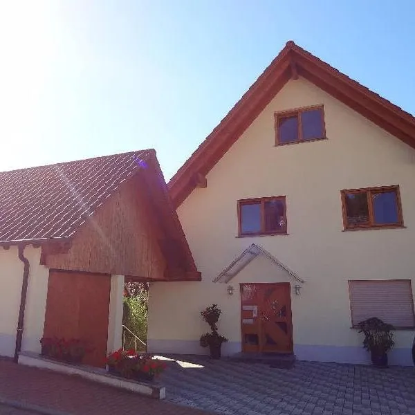 Ferienwohnung Bohnert, hotelli kohteessa Fischerbach