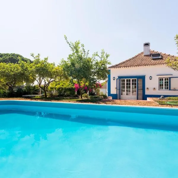 Cottage with Pool,Gourmet BBQ,Wood Oven&Games Barn, hotel di Pontével
