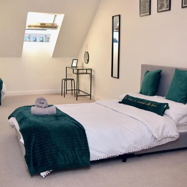 Modern house in City Centre with private parking and gated property, hotel v Birminghamu