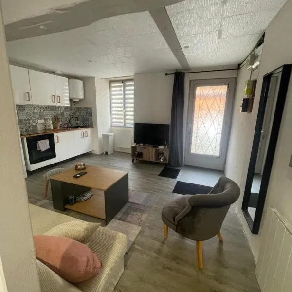 Petite maison de ville, hotel in Sainte-Maure-de-Touraine