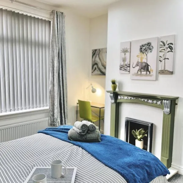 Ideal 3 bed pay-as-you-stay home in Wigan sleeps 6, hotel a Wigan