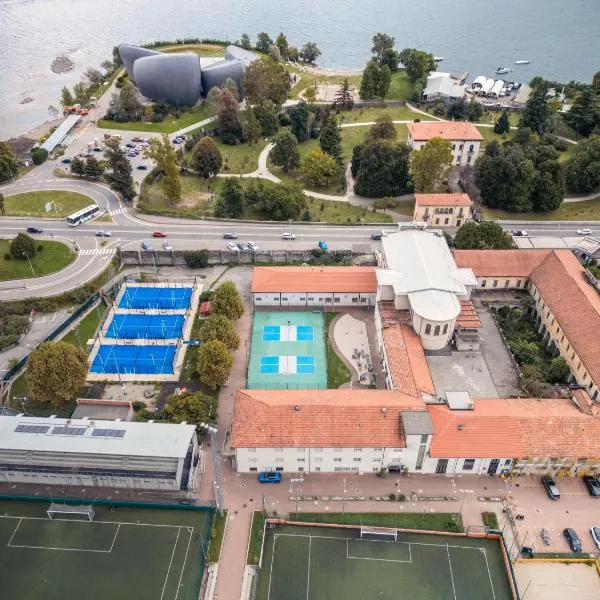 Al Centro, hotel v mestu Verbania