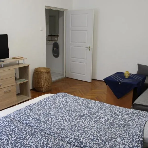 Fecske Apartman, hotel v destinácii Szolnok