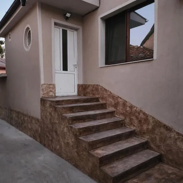 Стаи за нощувки, hotel in Sliven