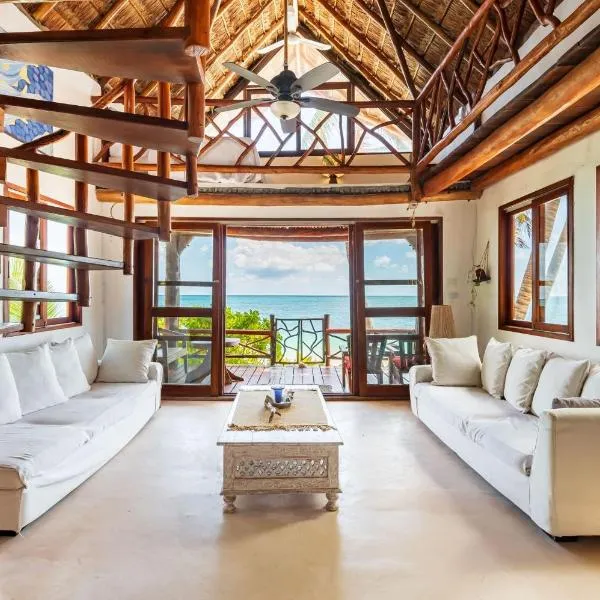 Amazing ECO Palapa at Private Beach in Sian Kaan., hotel v destinaci Tulum