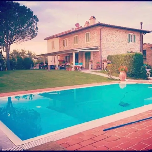Alloggio incantevole con piscina, hotel v destinaci Vinci