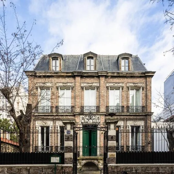 Le Charmant Hôtel, hotel v destinácii Saint-Ouen