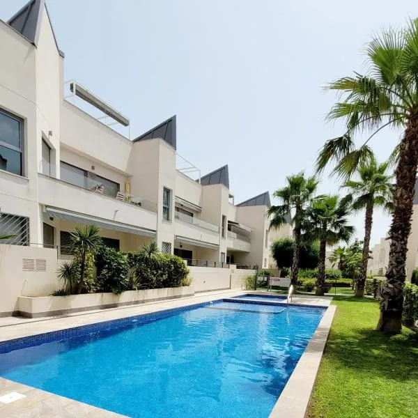PMT01 - Modern, luxury with heated pool, hotel em Torrevieja
