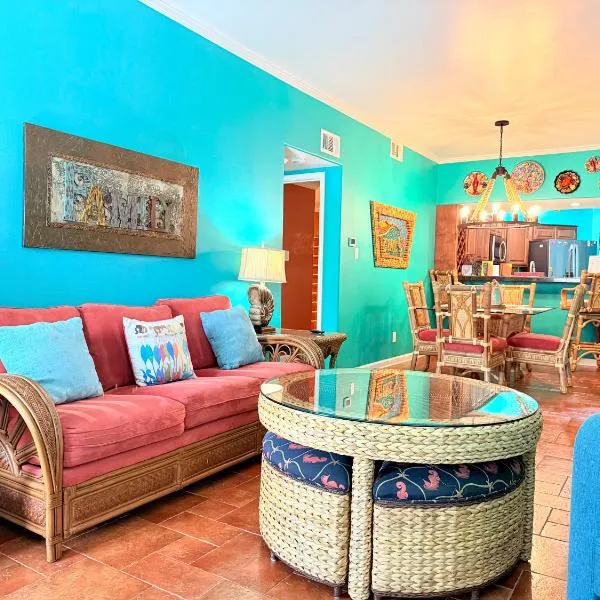 Riverfront condo downtown newbraunfels, hotel in New Braunfels