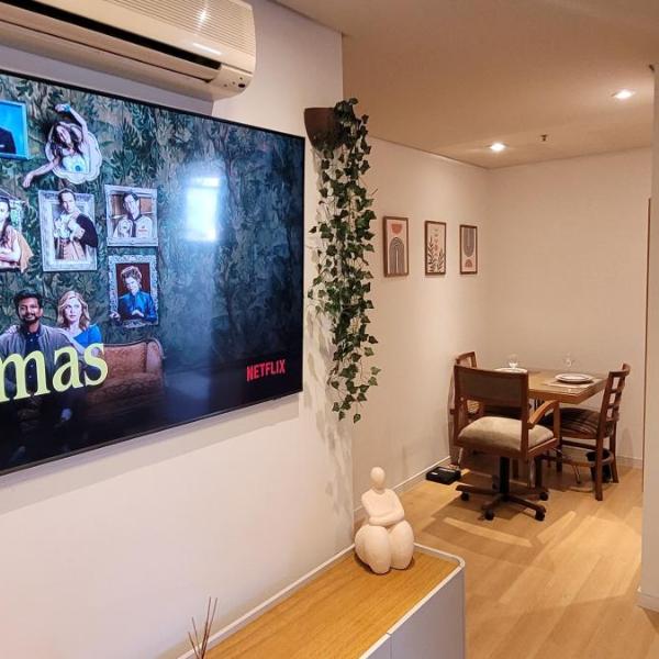 São Paulo Flat Familia ExtraComfort TV 65" lado Sírio Libanes