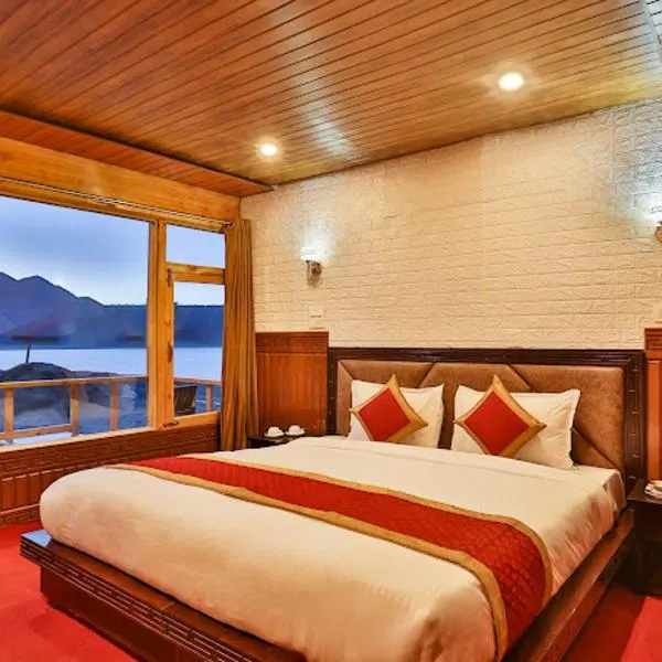 Snow Pine Luxury Wooden Cottage, hótel í Tangtse