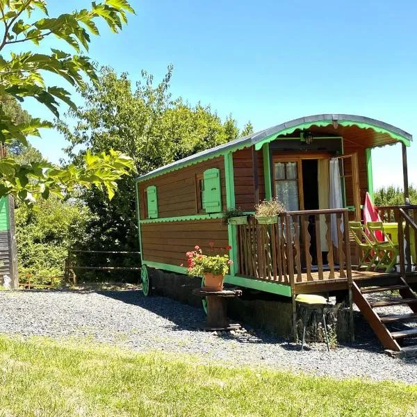 Roulotte au Domaine de la Moretie, hotel em Cublac