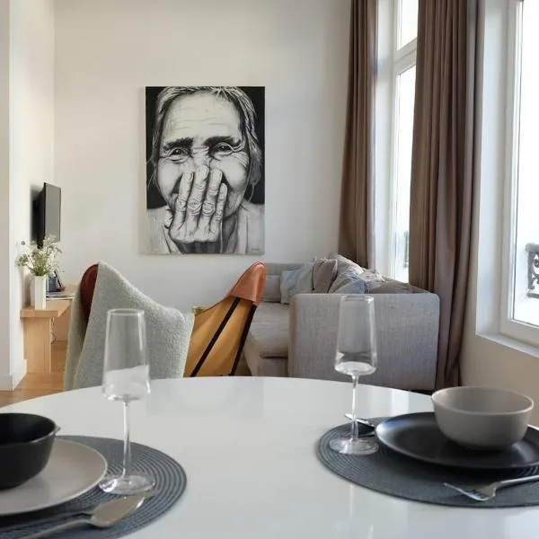 Charming Apartment with Cathedral View in Antwerp on the 2th floor, hotel in Antwerp