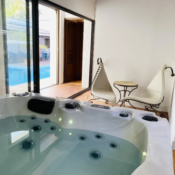 Le Patio Bleu, hotel in La Crau