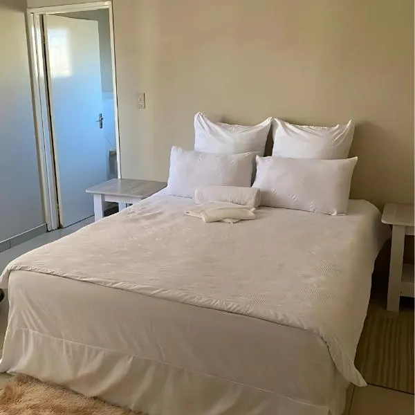 King Room, En-Suite, Near City Centre Windhoek, hotel v destinaci Windhoek
