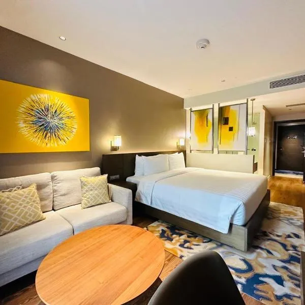 Novotel Hotel Manila Residences by MADR Excellence, hotel di Manila