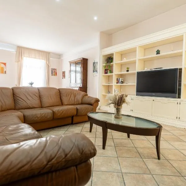 Villa Alessandra- Comfort e spazio a Napoli, hotel v Neapole