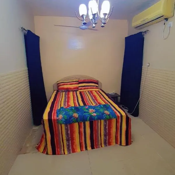 Fully Furnished bedroom with shared bathroom in a villa sharjah, hotel v destinácii Sharjah